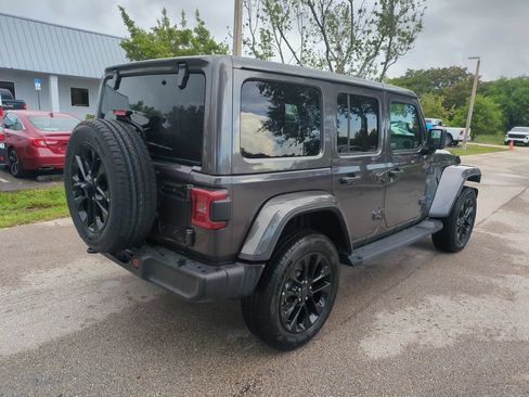 Used 2025 Jeep Wrangler Unlimited Sahara AWD/4WD image 6