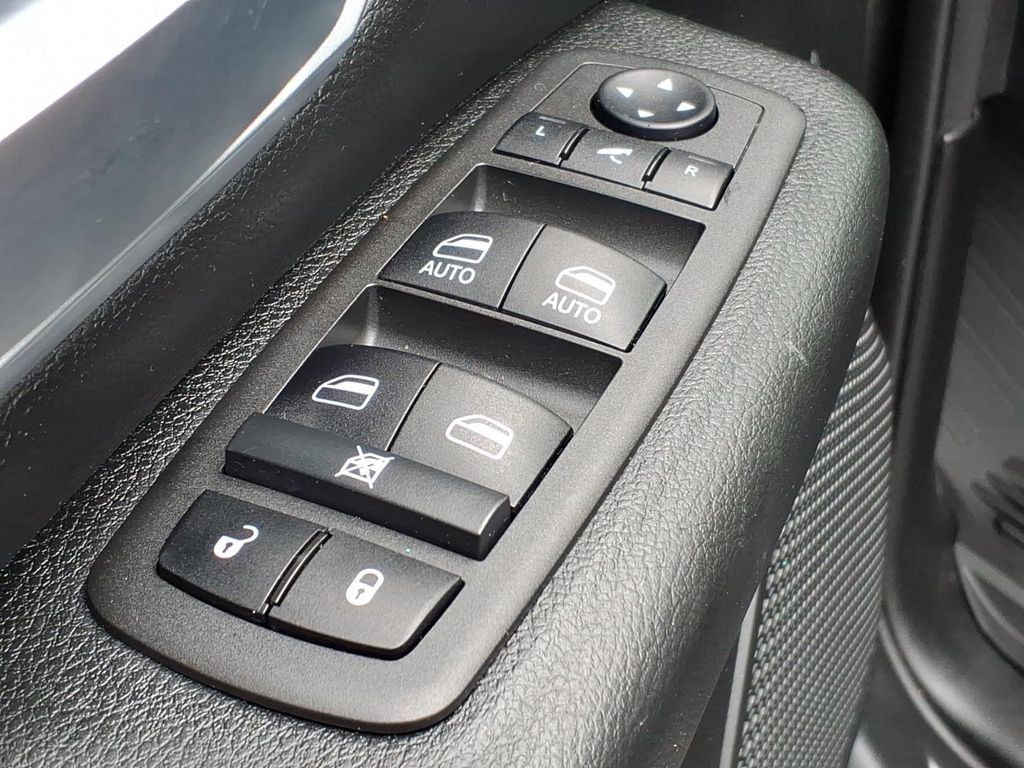 Used 2022 RAM 1500 Big Horn AWD/4WD image 13