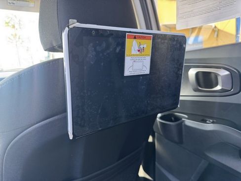 Used 2025 Kia Sorento LX image 14