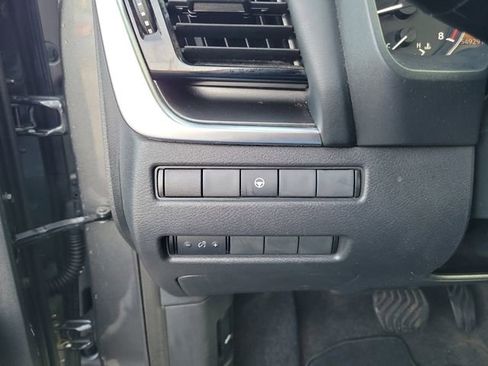 Used 2023 Nissan Rogue SV image 16