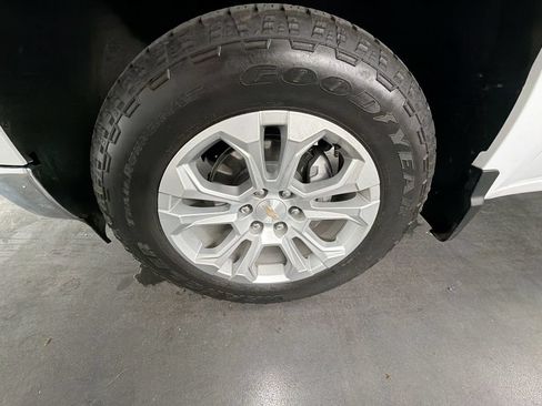 Used 2025 Chevrolet Silverado 1500 LTZ AWD/4WD image 32