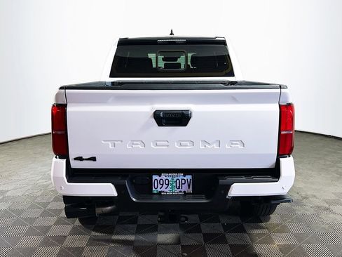 Certified 2025 Toyota Tacoma SR5 AWD/4WD image 7