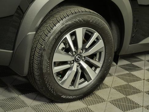 Used 2025 Nissan Pathfinder SL AWD/4WD image 11