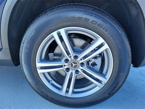 Used 2022 Mercedes-Benz GLC 300 4MATIC w/ Driver Assistance Package image 11