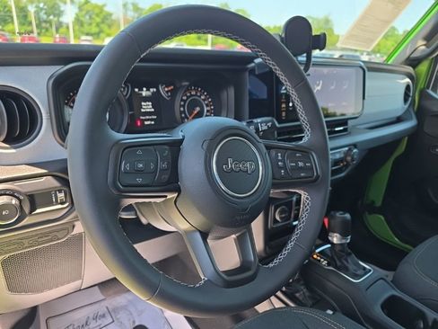 Used 2025 Jeep Wrangler Unlimited Sport AWD/4WD image 9