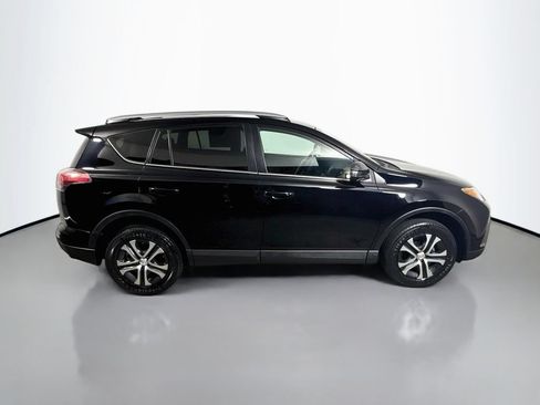 Certified 2018 Toyota RAV4 LE FWD image 8