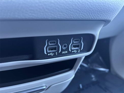 Used 2024 Chrysler Pacifica Touring-L image 33