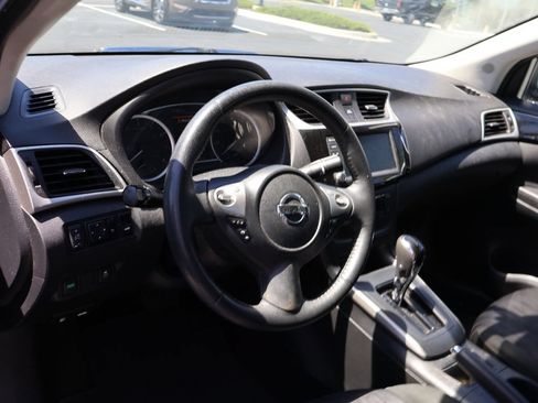 Used 2019 Nissan Sentra SV FWD image 18