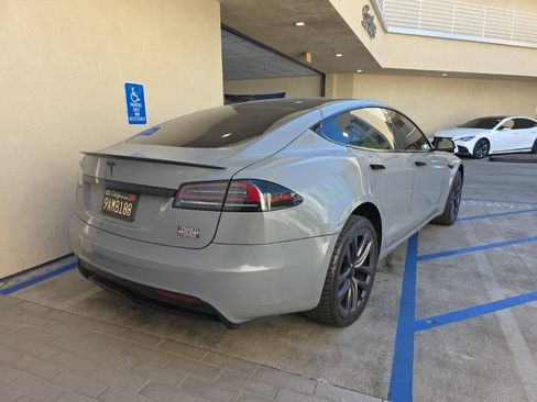 Used 2022 Tesla Model S Plaid image 3