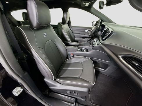 New 2026 Chrysler Pacifica Limited w/ S Appearance Package image 30