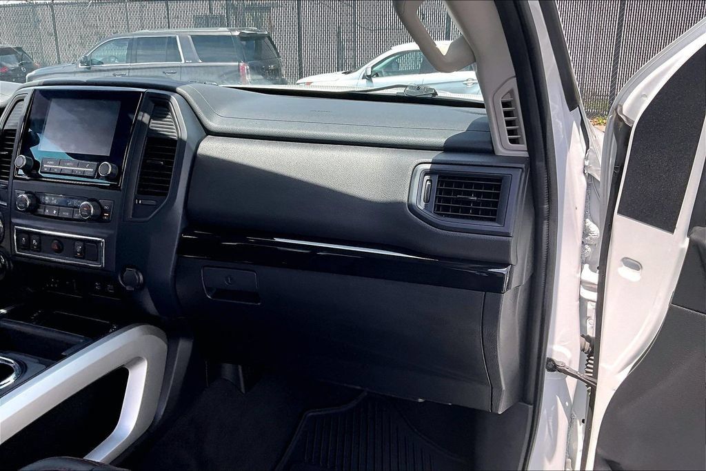 Used 2024 Nissan Titan SV w/ SV Convenience Package AWD/4WD image 25