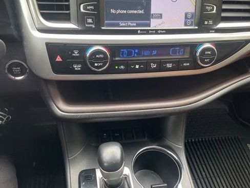 Used 2018 Toyota Highlander Limited Platinum image 12