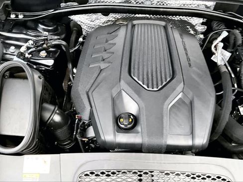 Used 2022 Porsche Macan image 32