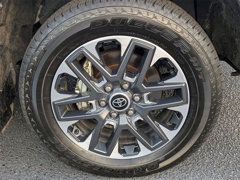 Used 2022 Toyota Tundra Limited image 12