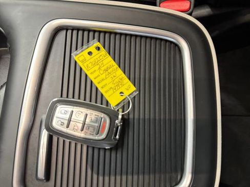Used 2024 Chrysler Pacifica Touring-L FWD image 23