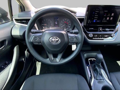 Used 2025 Toyota Corolla LE FWD image 6