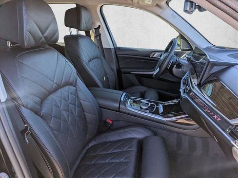 Certified 2025 BMW X7 xDrive40i w/ Premium Package image 22