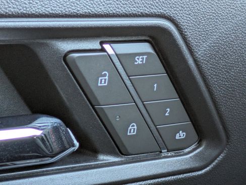 Certified 2025 Chevrolet Colorado Z71 w/ Technology Package image 22