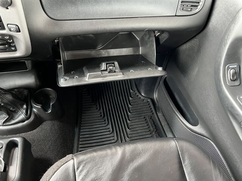 Used 2004 Ford Ranger XLT AWD/4WD image 32