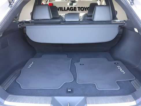 Certified 2022 Toyota Venza XLE AWD/4WD image 15
