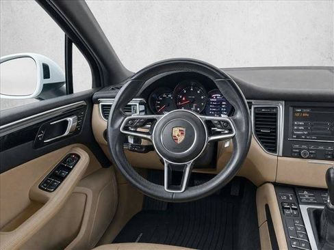 Used 2018 Porsche Macan AWD/4WD image 22