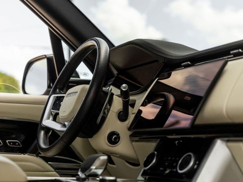 Used 2023 Land Rover Range Rover SE image 46