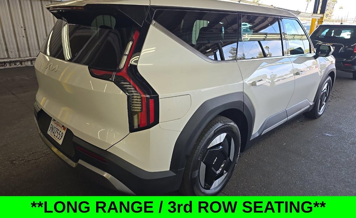 Certified 2024 Kia EV9 Light Long Range RWD image 4