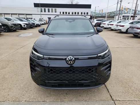 New 2026 Volkswagen Tiguan SE R-Line image 8