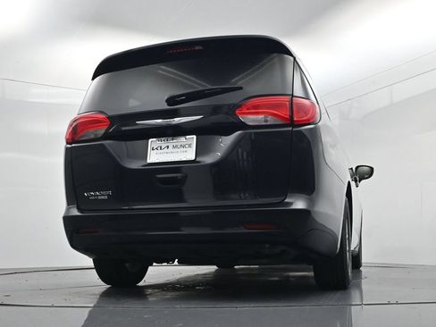 Used 2023 Chrysler Voyager LX FWD image 38