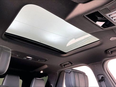 Used 2023 Land Rover Discovery S R-Dynamic image 22