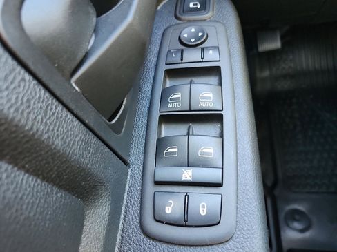 Used 2024 RAM 3500 Tradesman w/ Chrome Appearance Group image 20