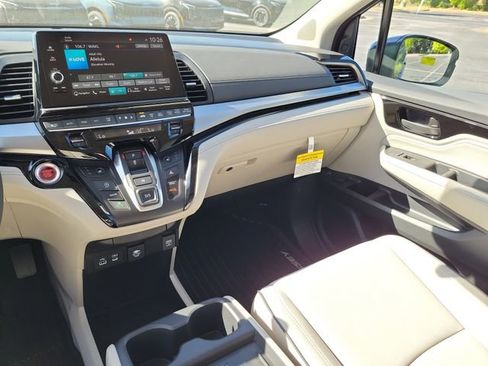 New 2026 Honda Odyssey Touring image 13