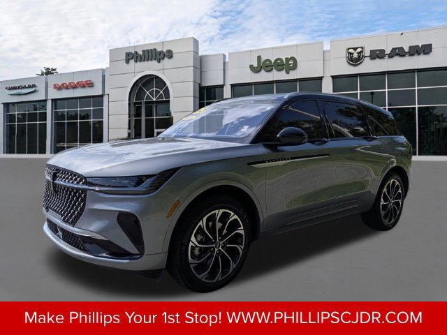 Used 2025 Lincoln Nautilus Reserve AWD/4WD image 7