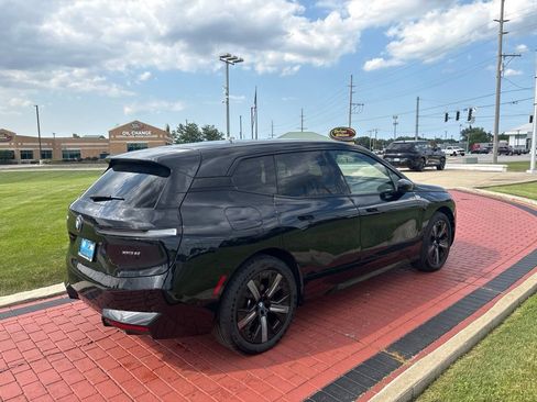 Used 2024 BMW iX xDrive50 w/ Premium Package AWD/4WD image 3