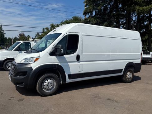 Used 2023 RAM ProMaster 2500 FWD image 1