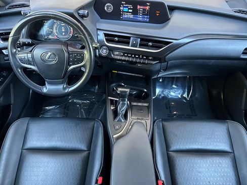Used 2021 Lexus UX 200 w/ Accessory Package (Z1) FWD image 3