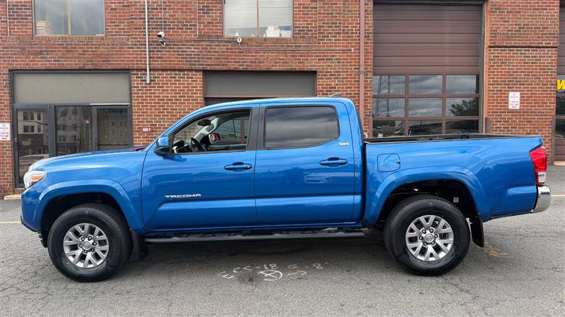 Used 2017 Toyota Tacoma SR5 AWD/4WD image 16