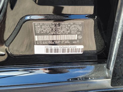 Used 2010 Lexus IS 250 w/ Preferred Accessory Package RWD image 18