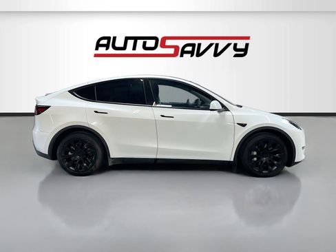 Used 2024 Tesla Model Y Long Range AWD/4WD image 8