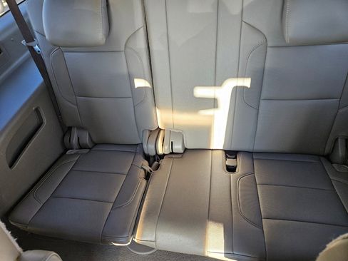 Used 2020 Chevrolet Suburban Premier image 19