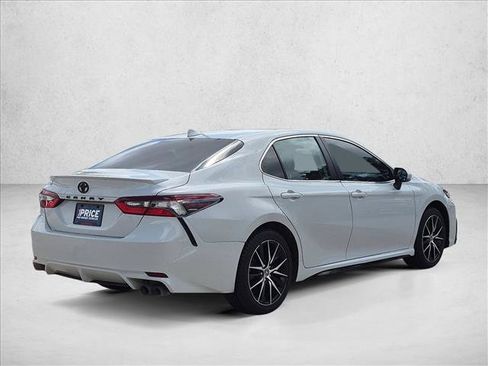 Used 2022 Toyota Camry SE FWD image 5