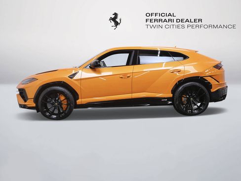 Used 2024 Lamborghini Urus S AWD/4WD image 2