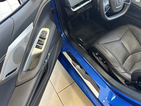 Used 2021 Chevrolet Corvette Stingray Premium Conv w/ Z51 Performance Package image 10