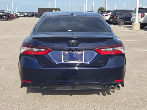 Used 2022 Toyota Camry SE FWD image 4