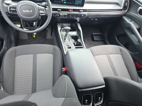 Used 2025 Kia Sorento LX FWD image 11