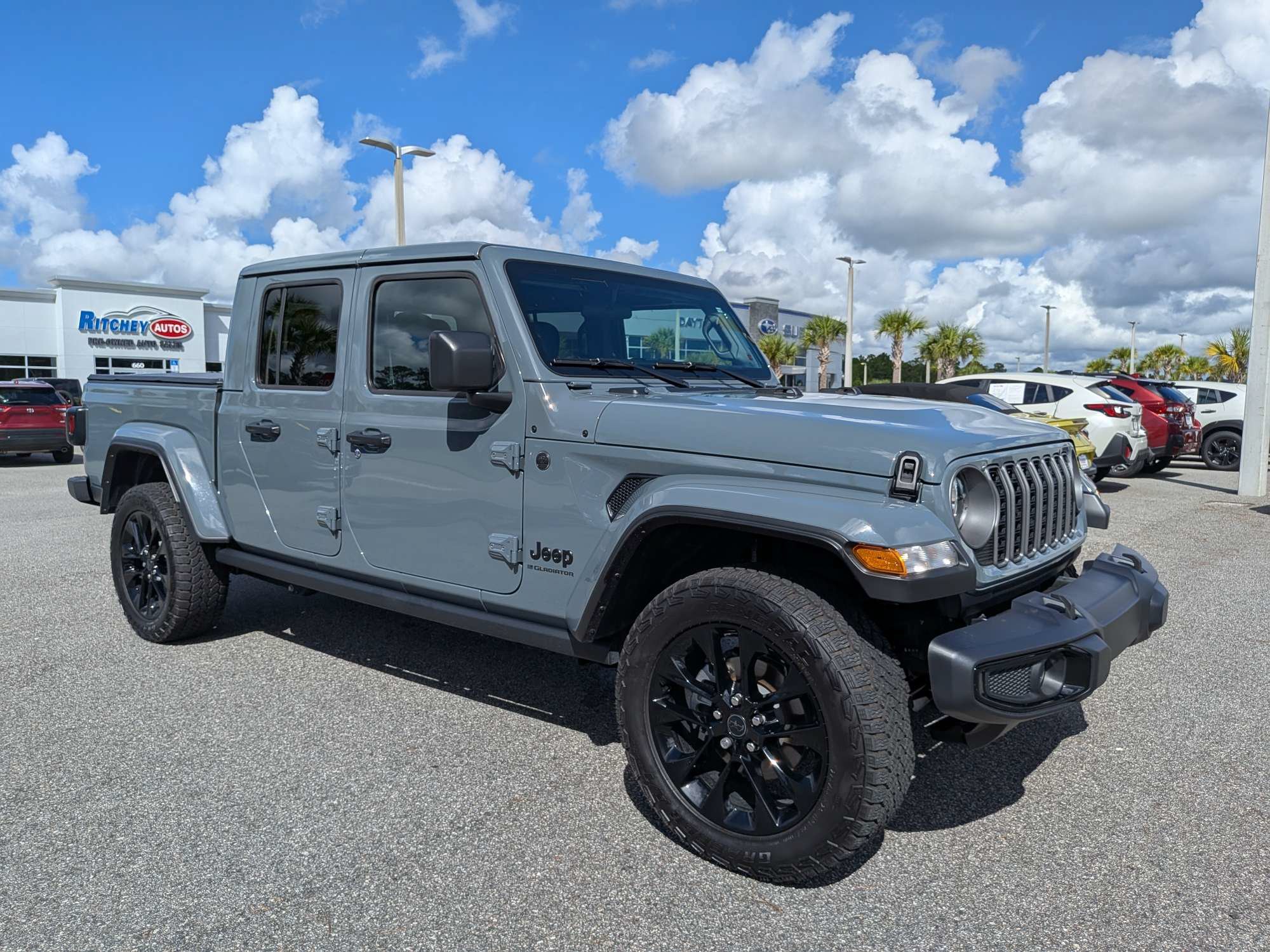 Used 2025 Jeep Gladiator Sport AWD/4WD image 2