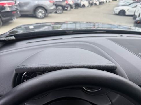 Used 2021 Maserati Levante image 25