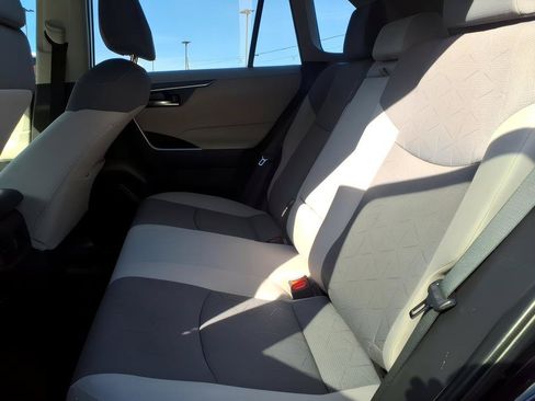 Certified 2022 Toyota RAV4 XLE w/ Convenience Package FWD image 12