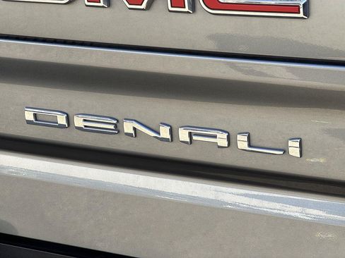Used 2019 GMC Sierra 1500 Denali w/ Denali Ultimate Package AWD/4WD image 32