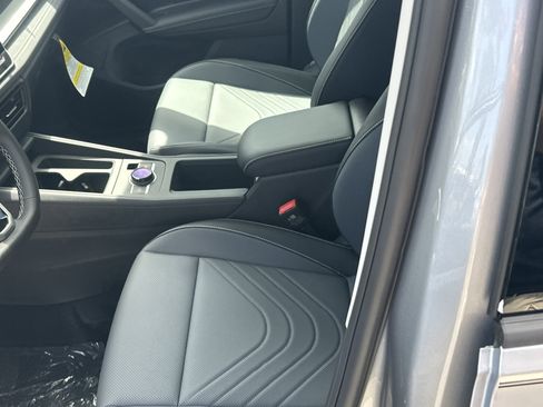 New 2026 Volkswagen Tiguan SE FWD image 15